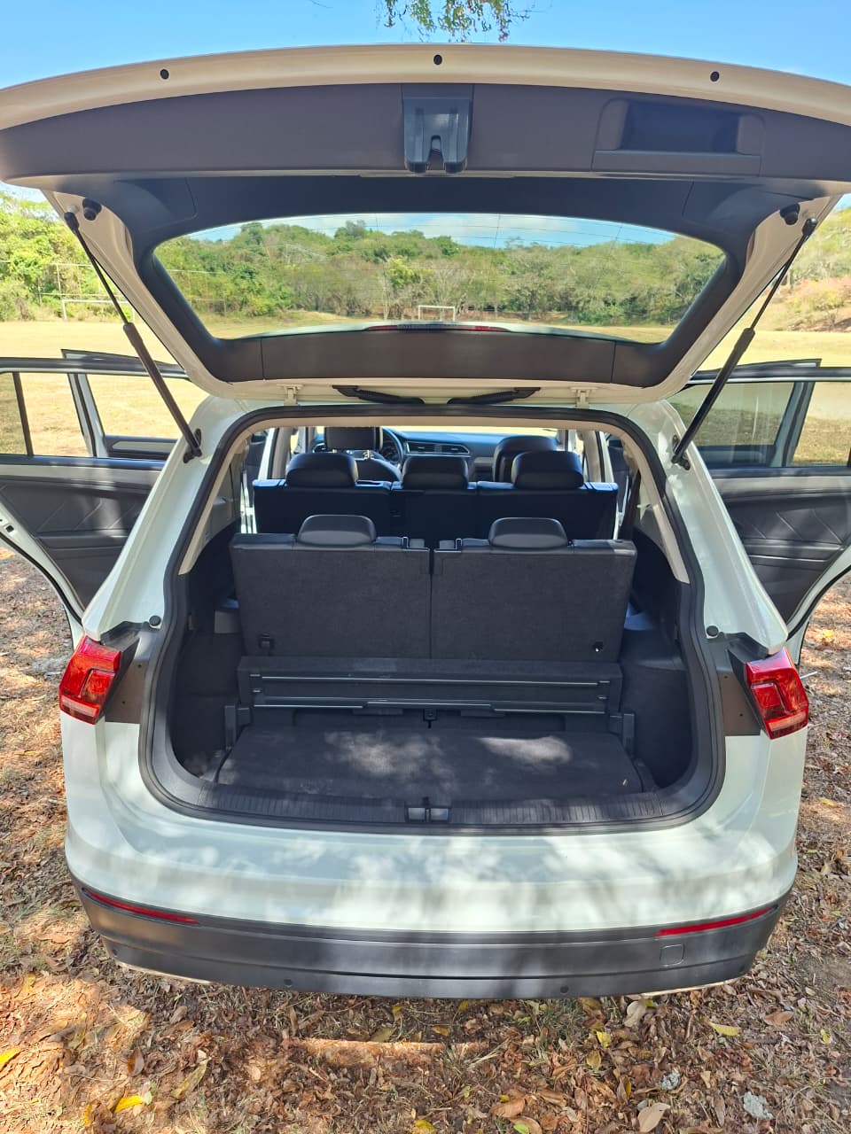 VW - VolksWagen TIGUAN 12