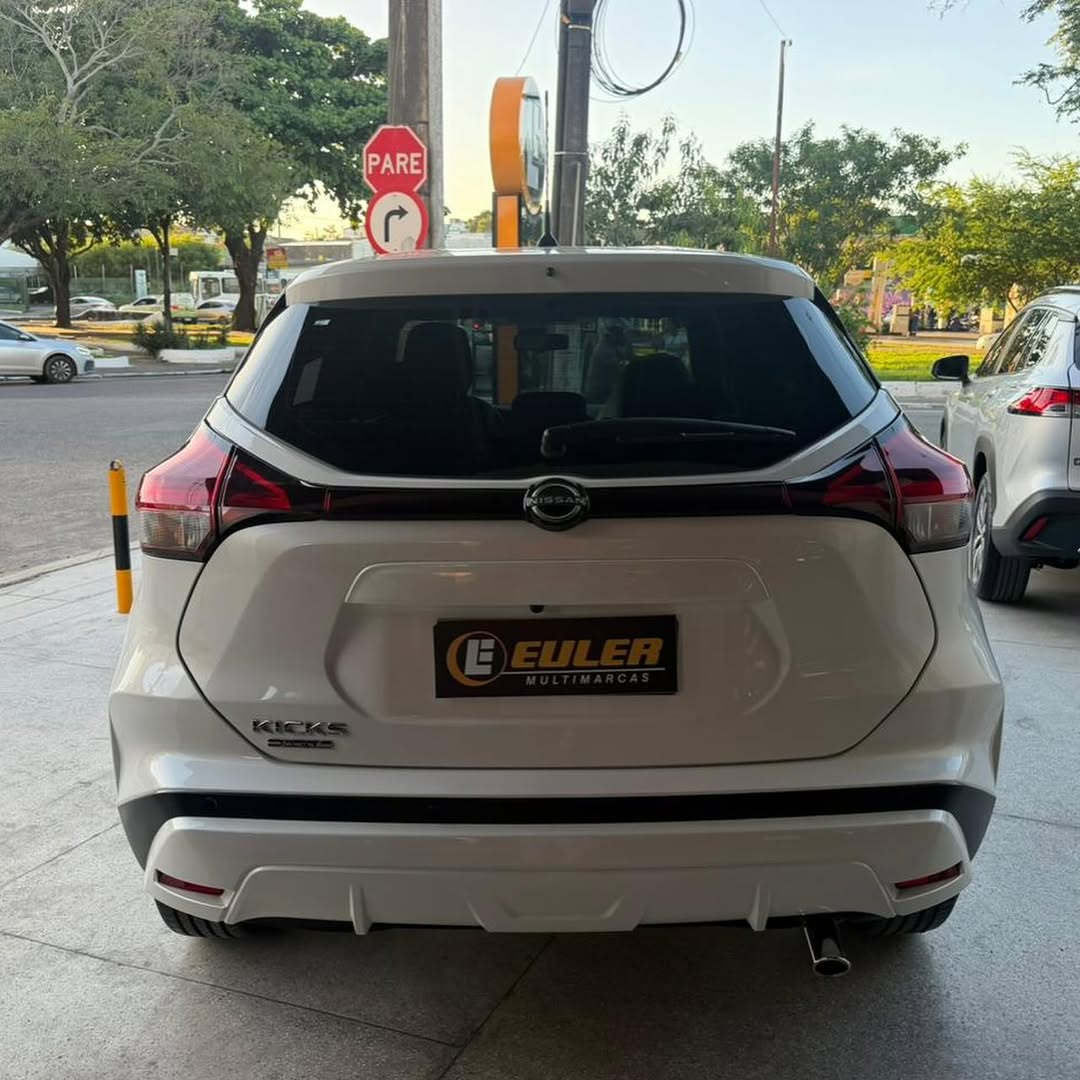 Nissan Kicks 4