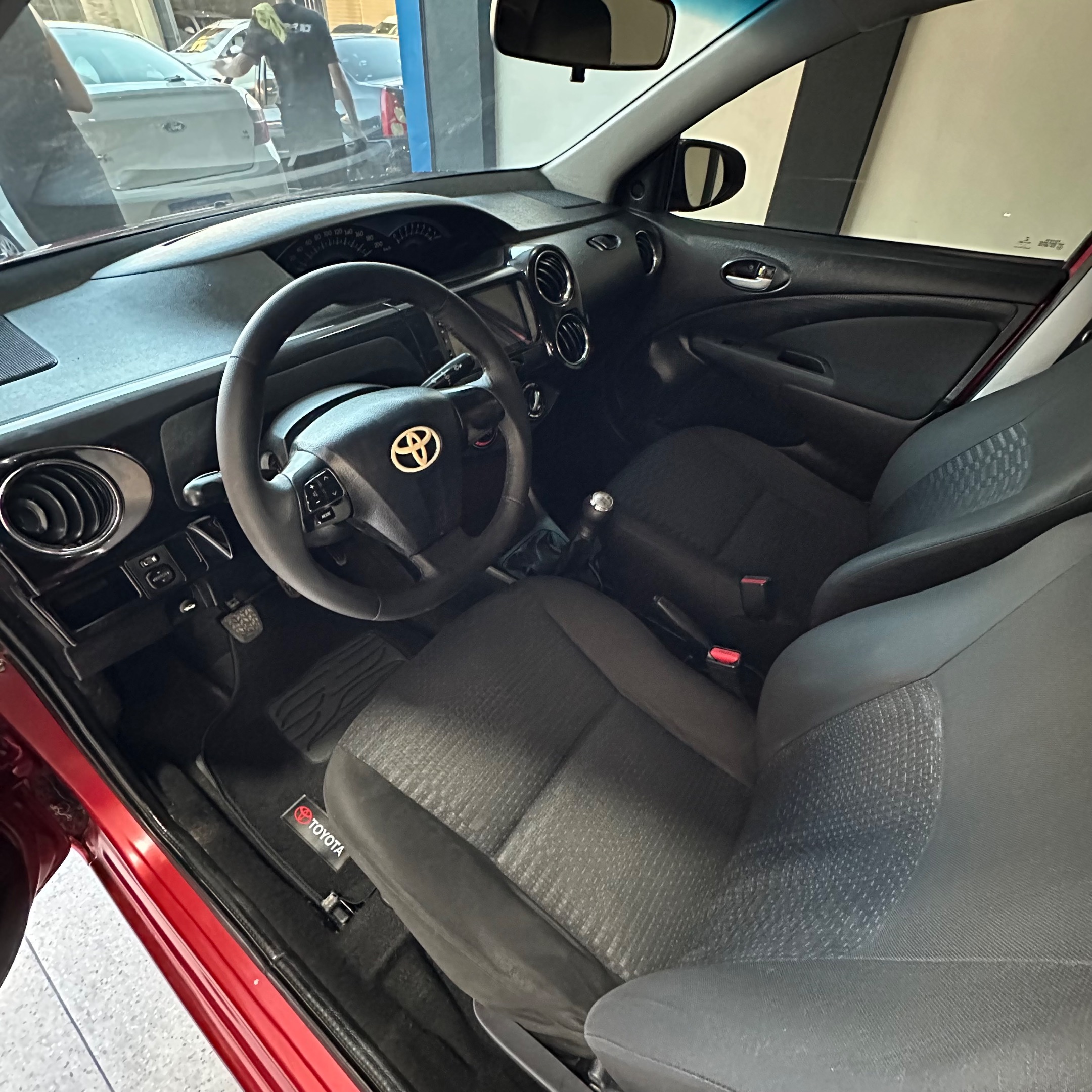 TOYOTA ETIOS 9