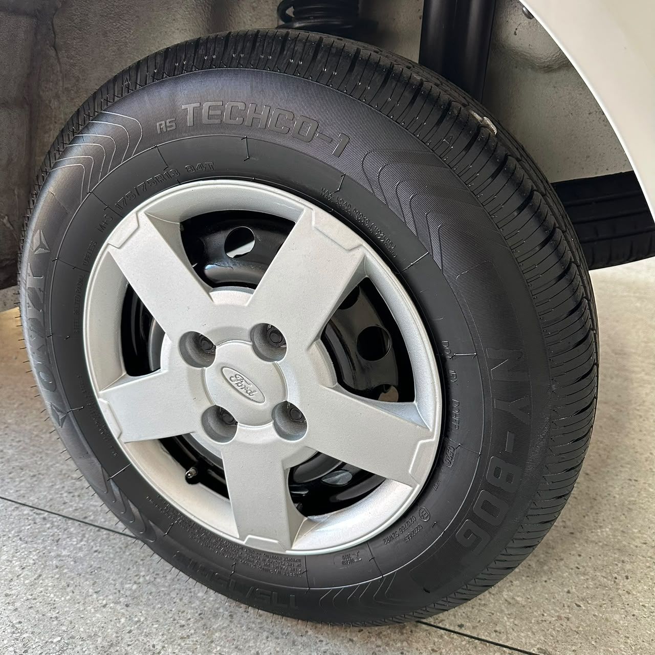 FORD KA 10