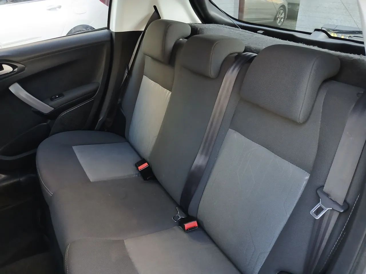 Peugeot 208 13