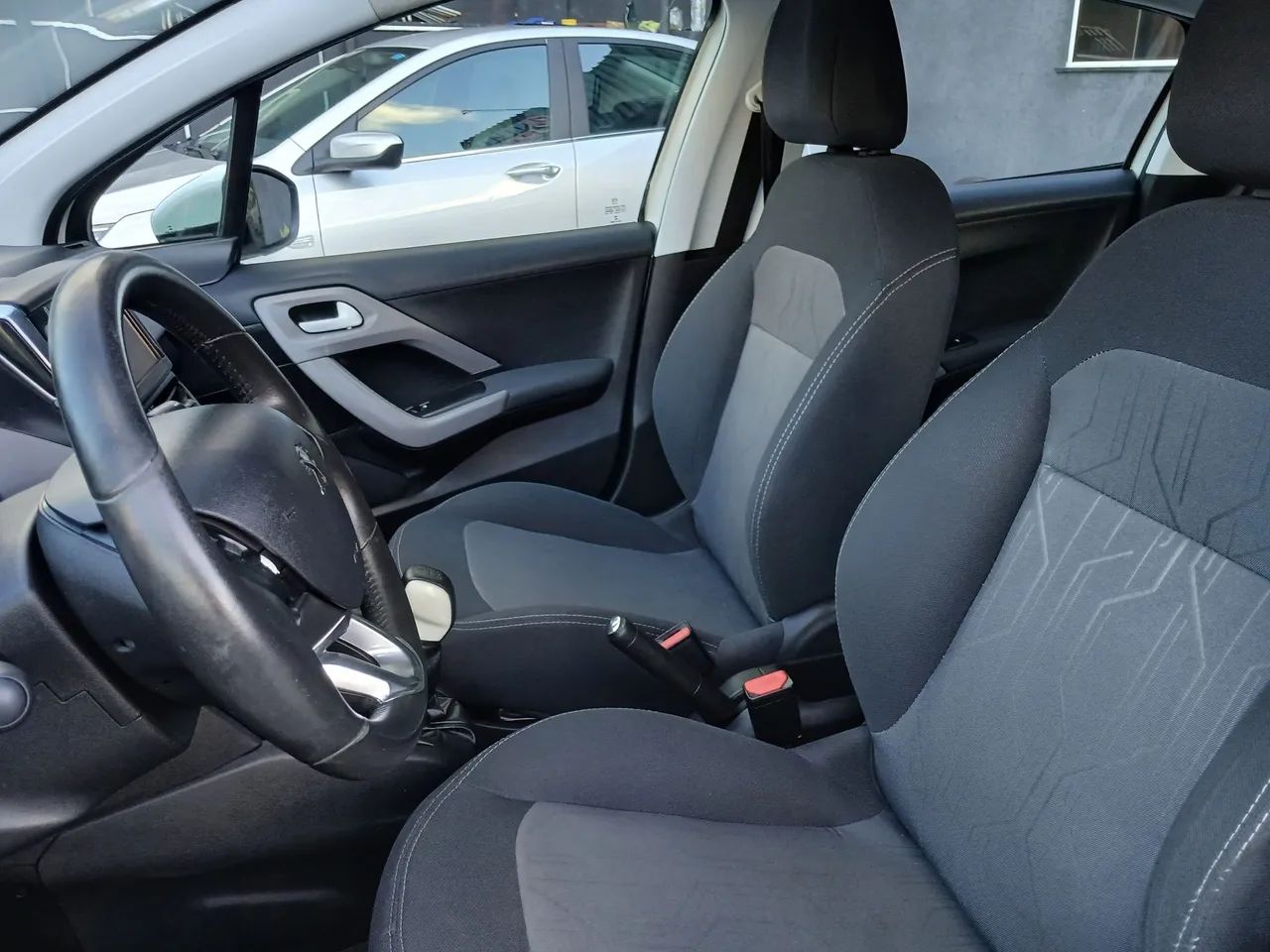Peugeot 208 8