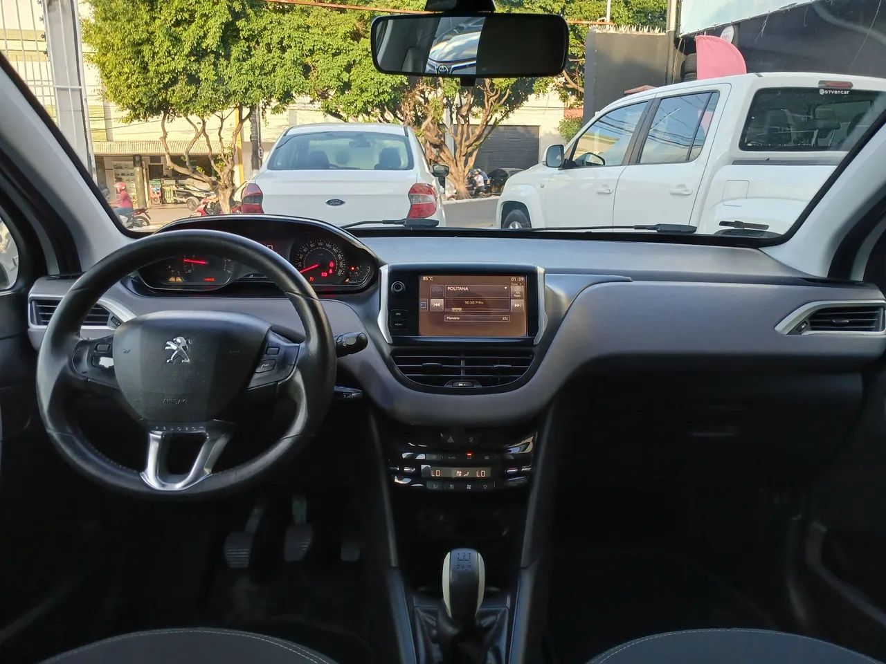Peugeot 208 11