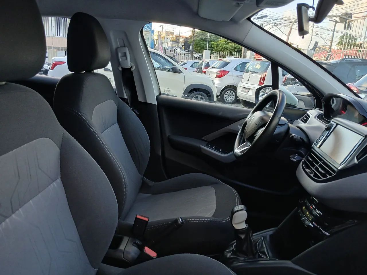 Peugeot 208 12