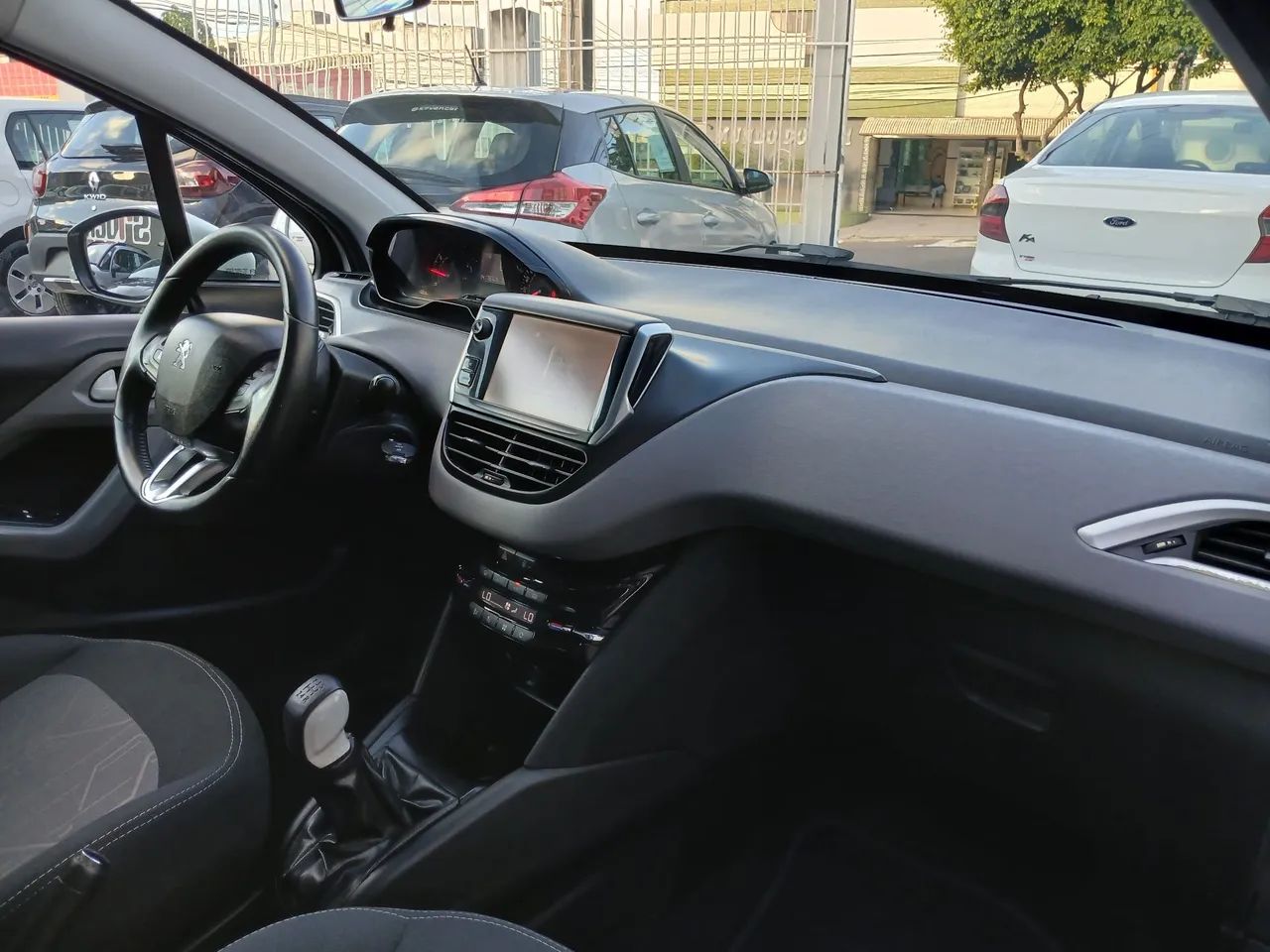 Peugeot 208 10