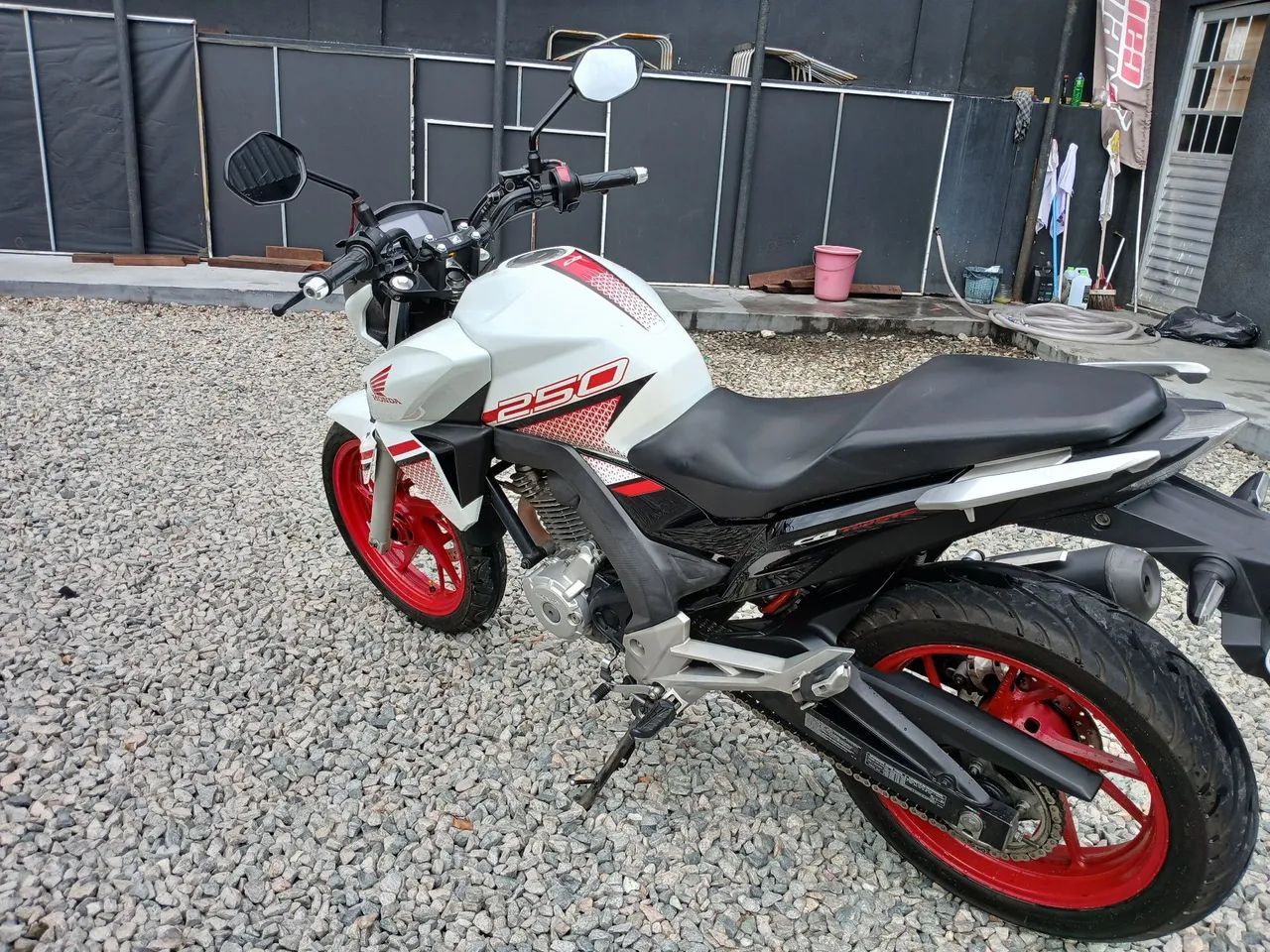 Honda CB 5