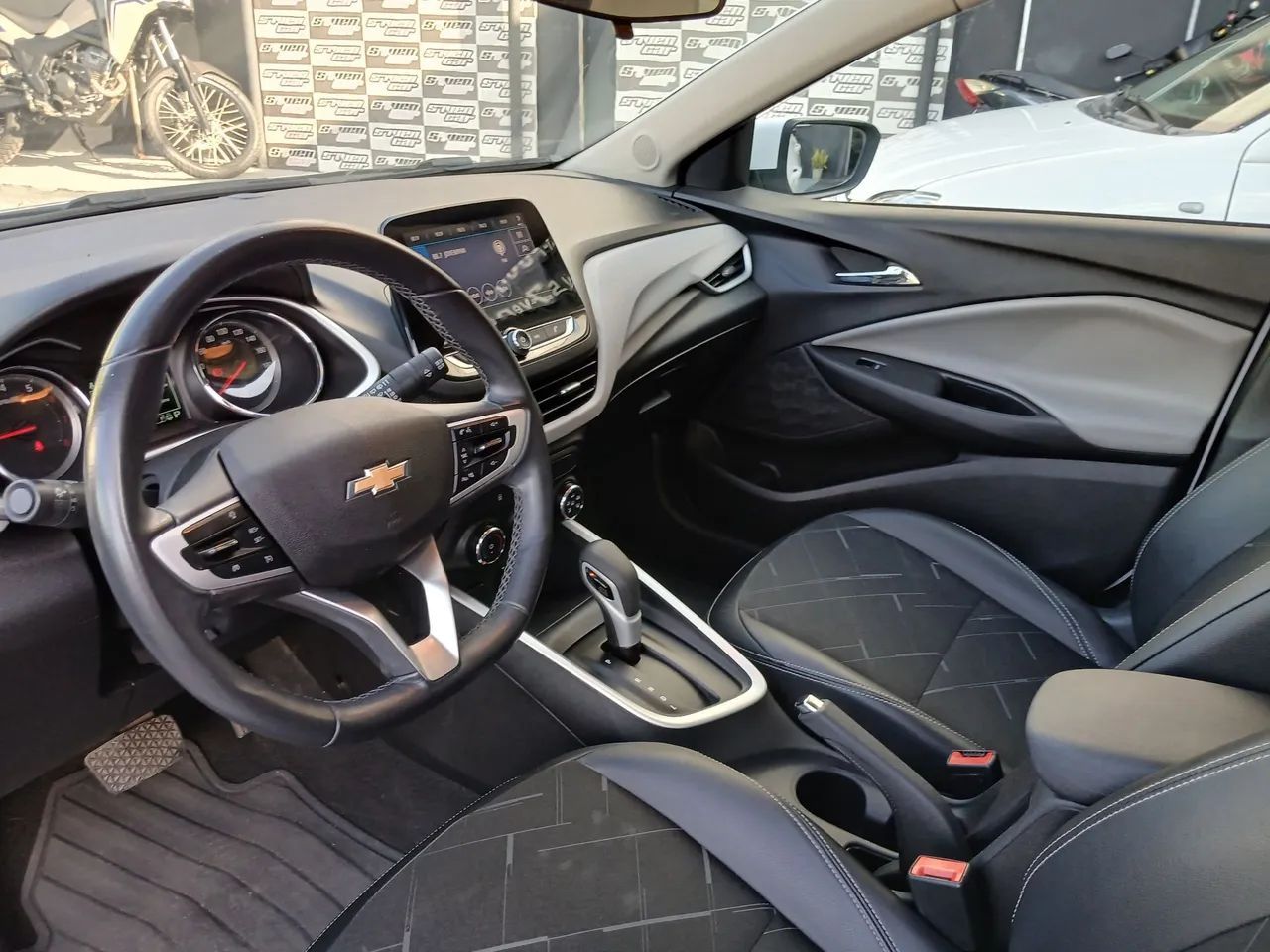 Chevrolet ONIX 8