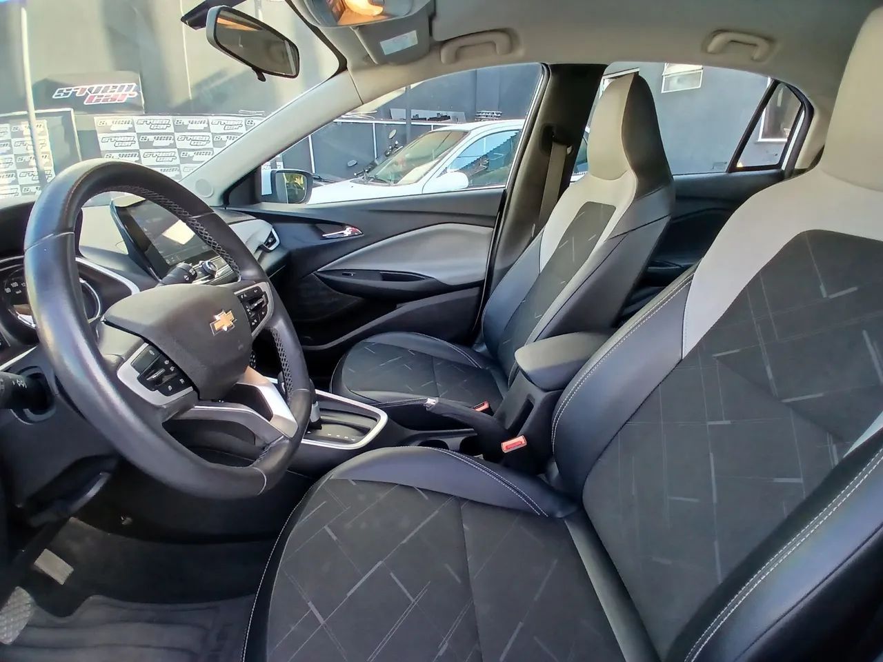 Chevrolet ONIX 10