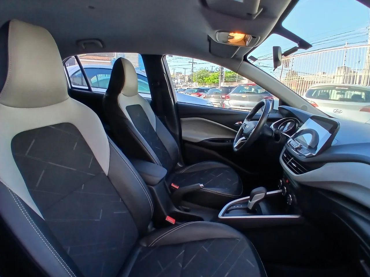Chevrolet ONIX 12