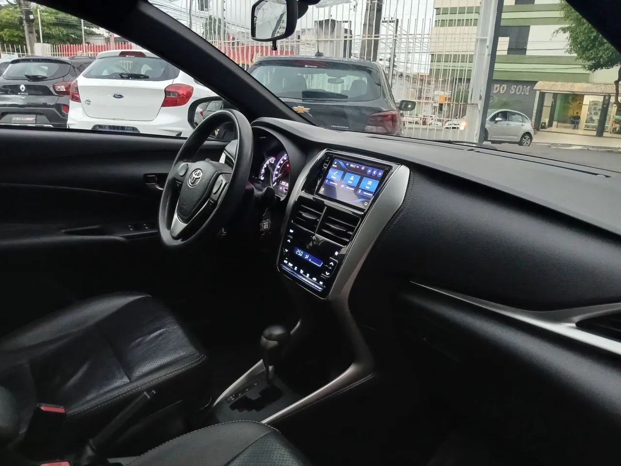 Toyota YARIS 12