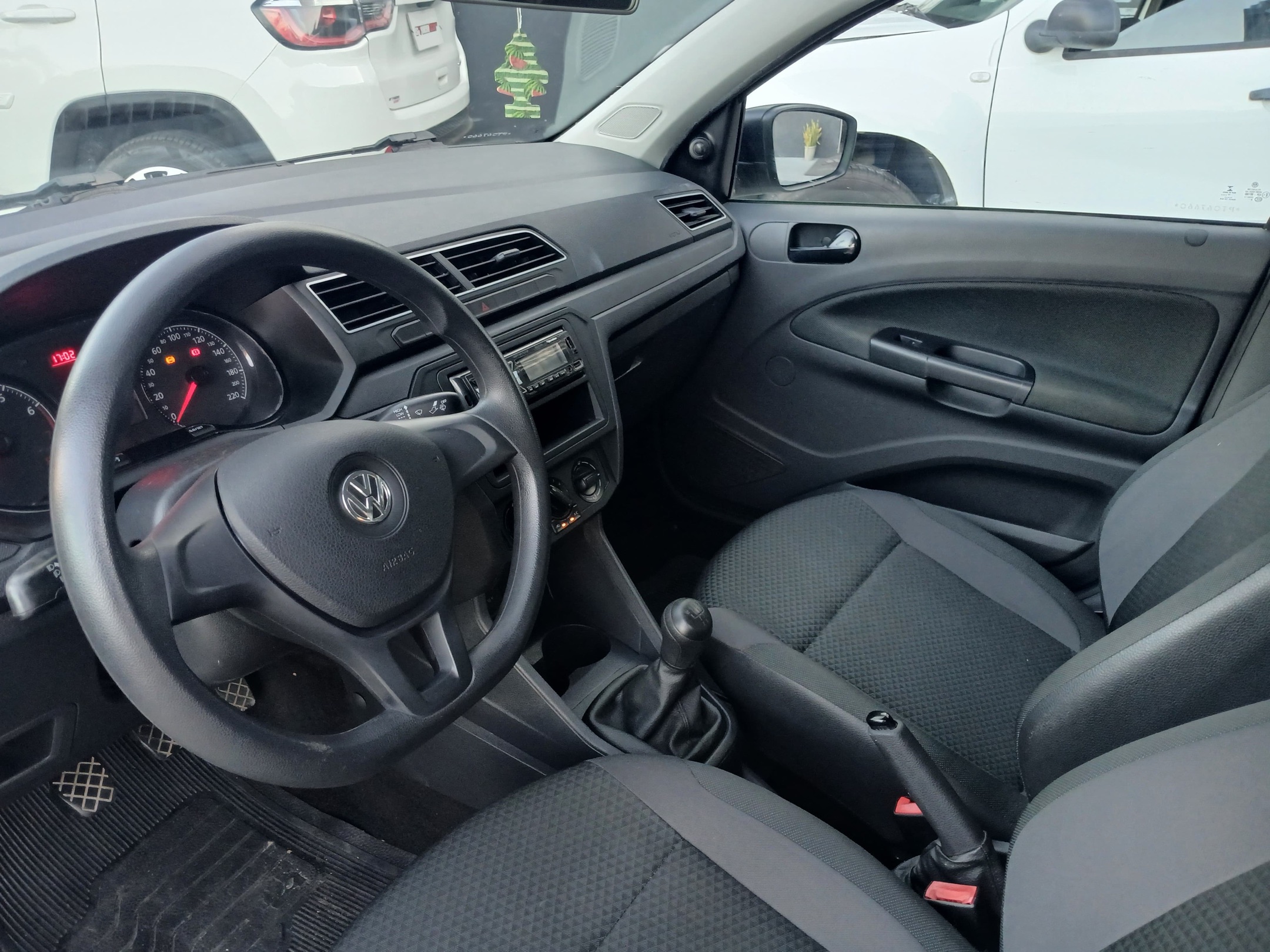 VOLKSWAGEN VOYAGE 8