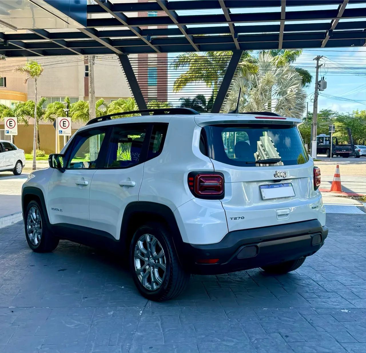 Jeep RENEGADE 4