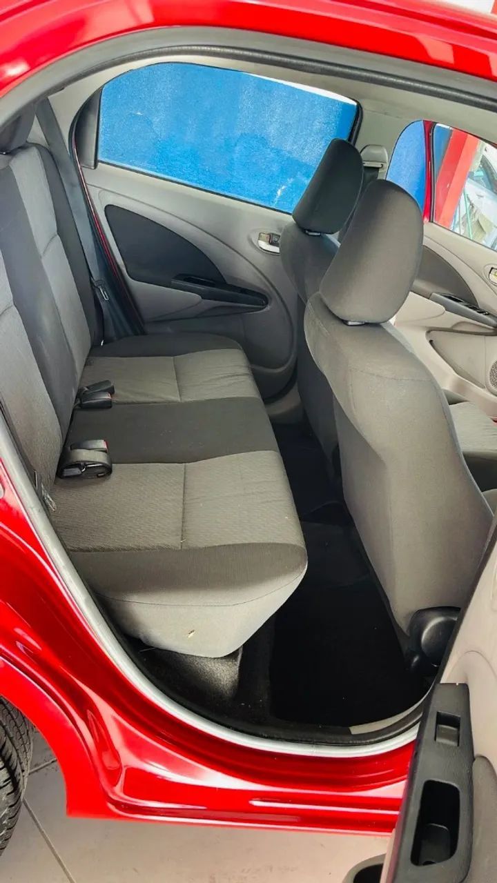 Toyota ETIOS 8