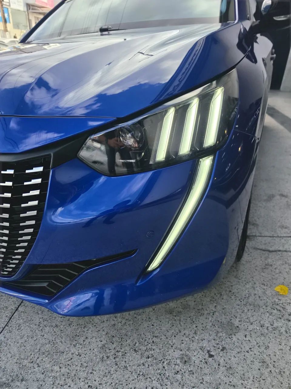 Peugeot 208 8