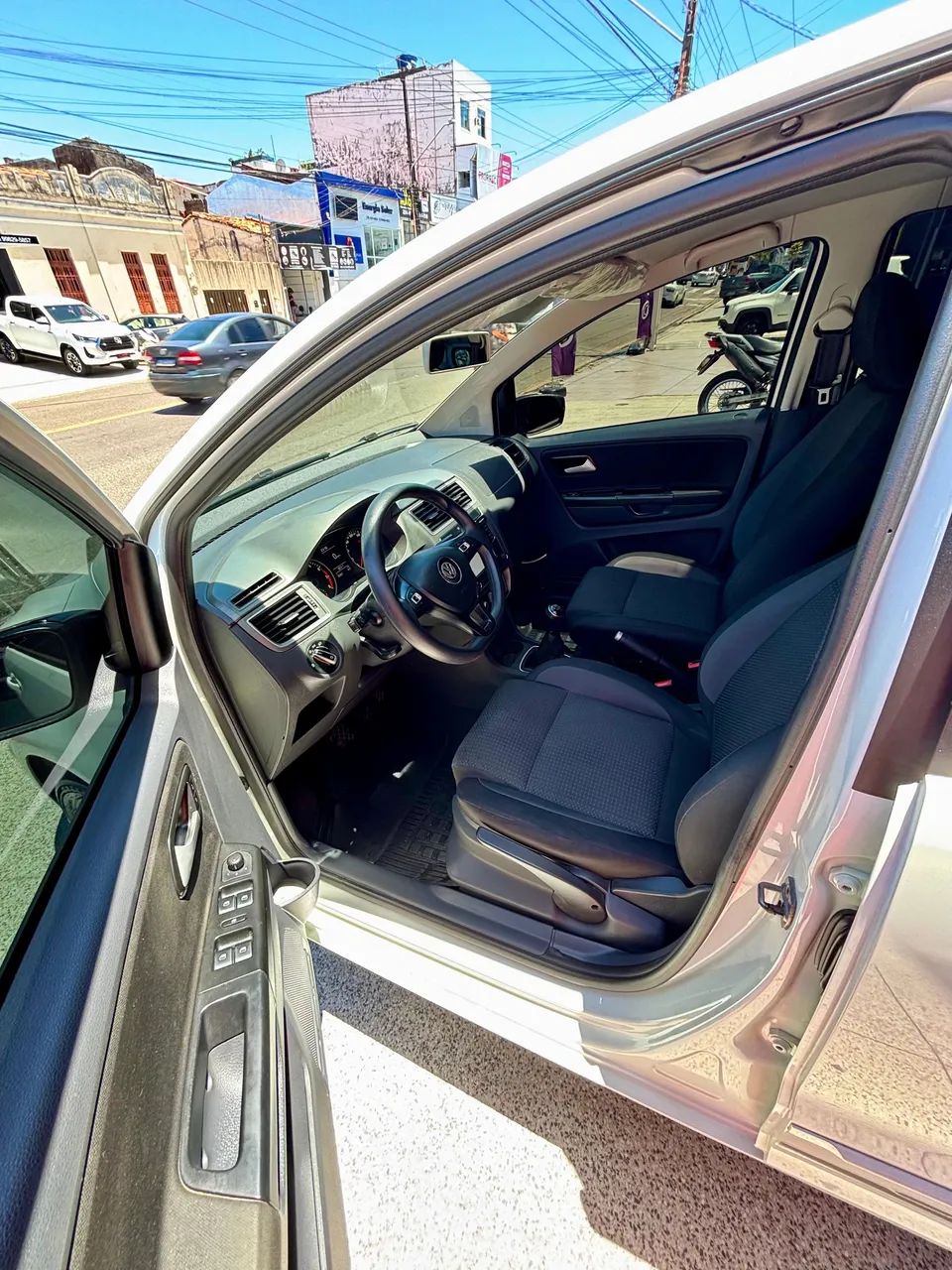 Volkswagen FOX 11