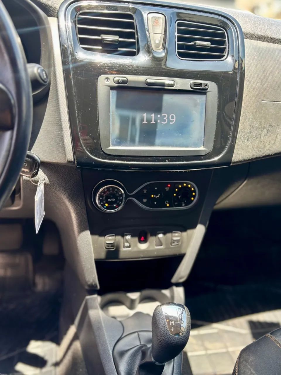 Renault SANDERO 9