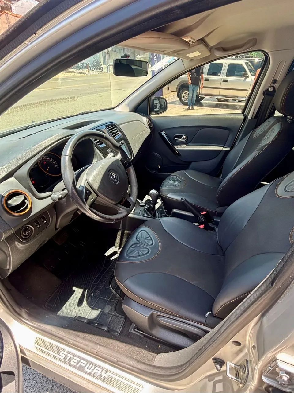 Renault SANDERO 6