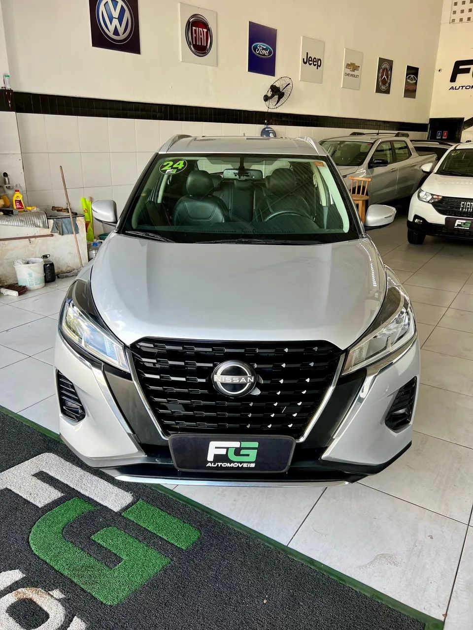 Nissan KICKS 4