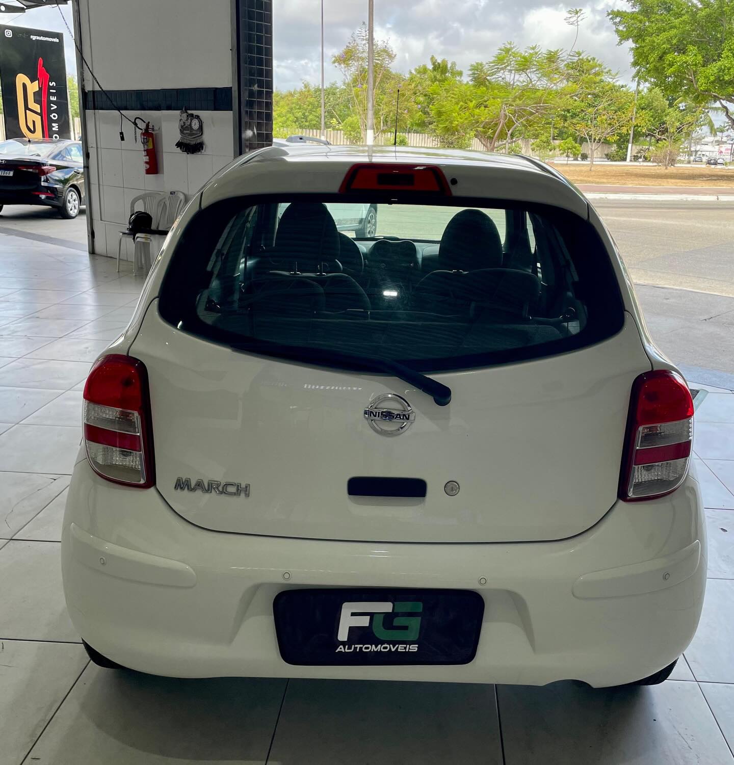 Nissan March 5
