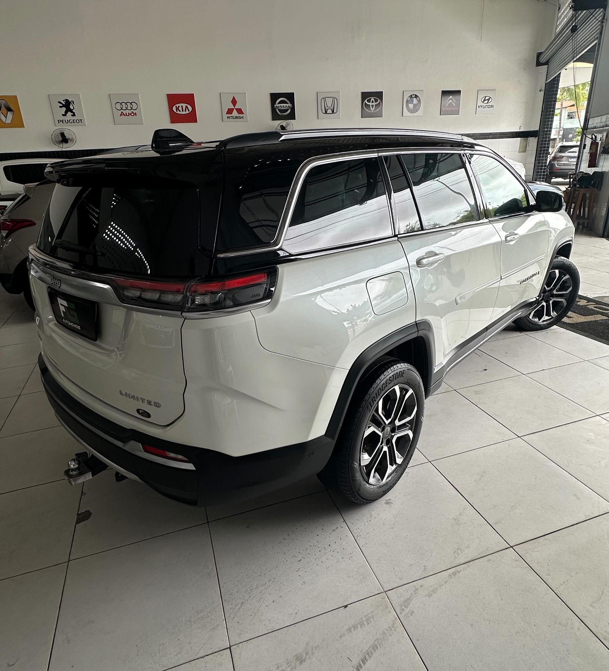 Jeep Commander 6