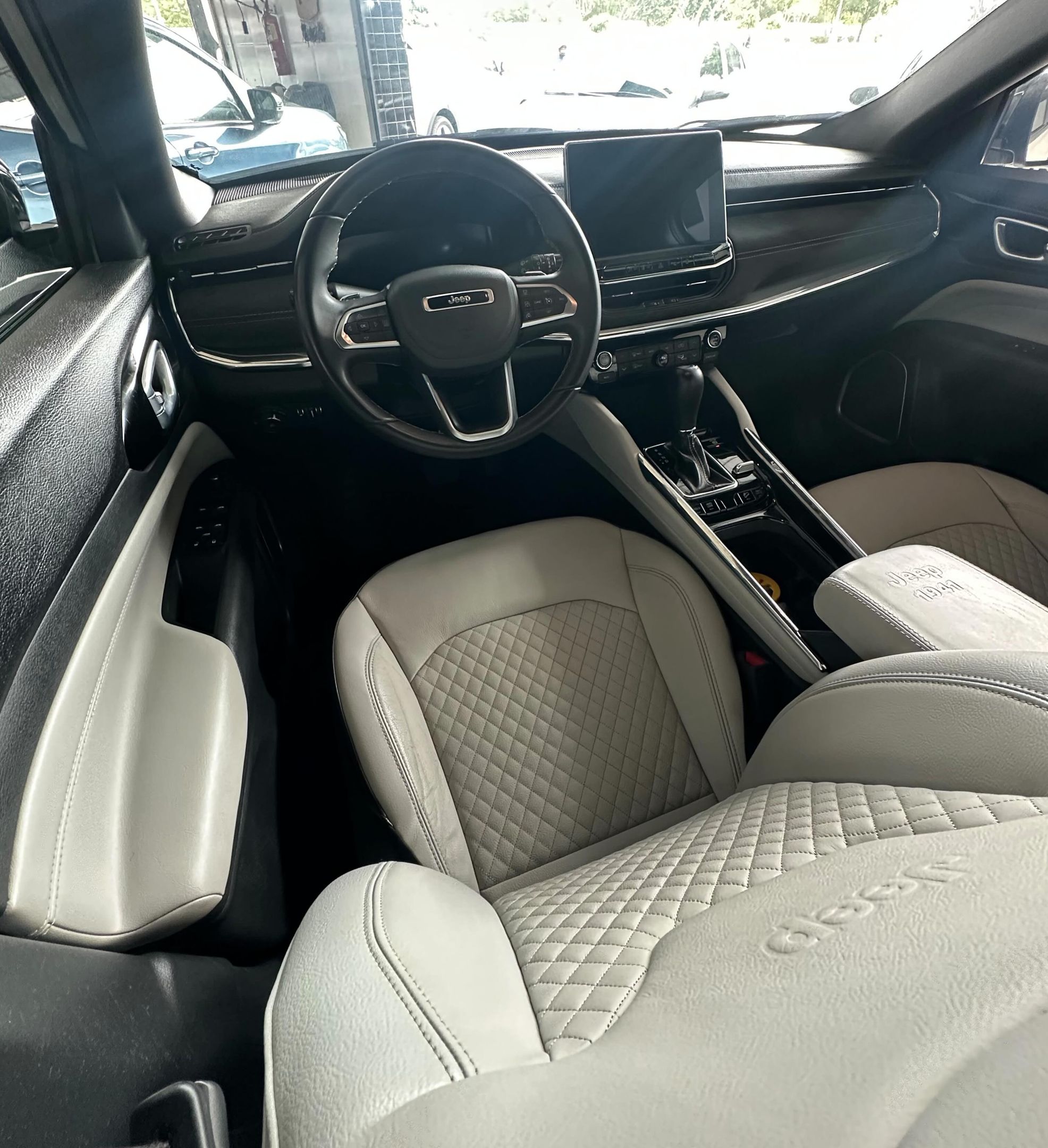 Jeep Commander 7