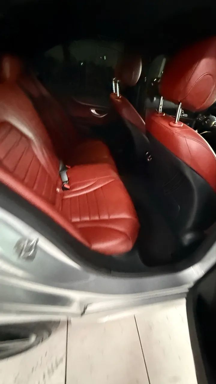 Mercedes-Benz C-300 9
