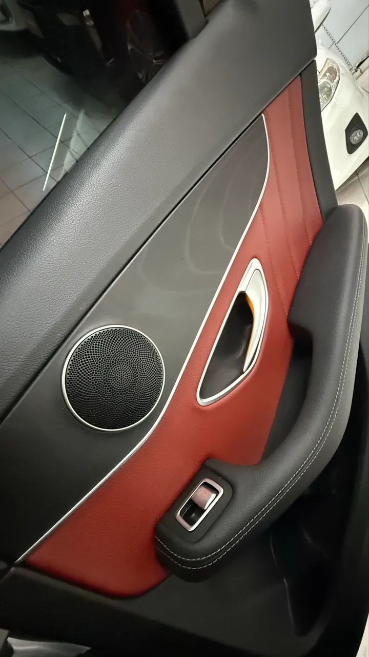 Mercedes-Benz C-300 14