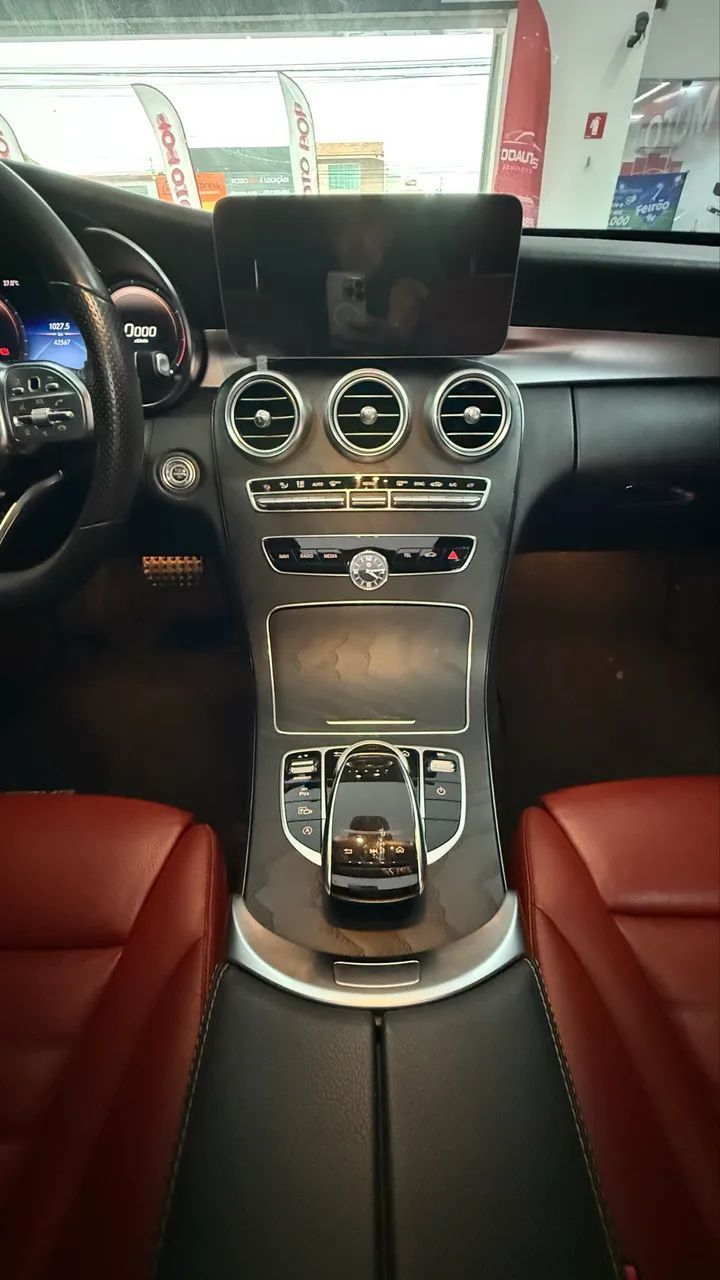 Mercedes-Benz C-300 12
