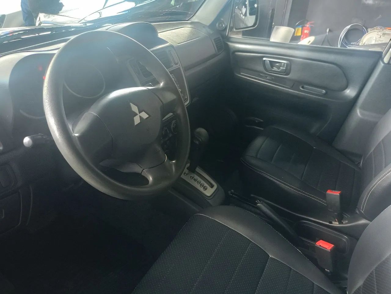 Mitsubishi PAJERO 8
