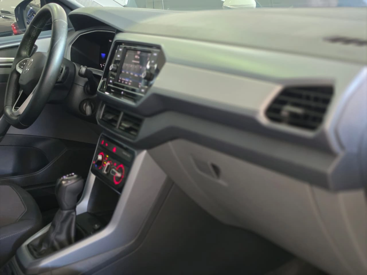 VOLKSWAGEN T-CROSS 5