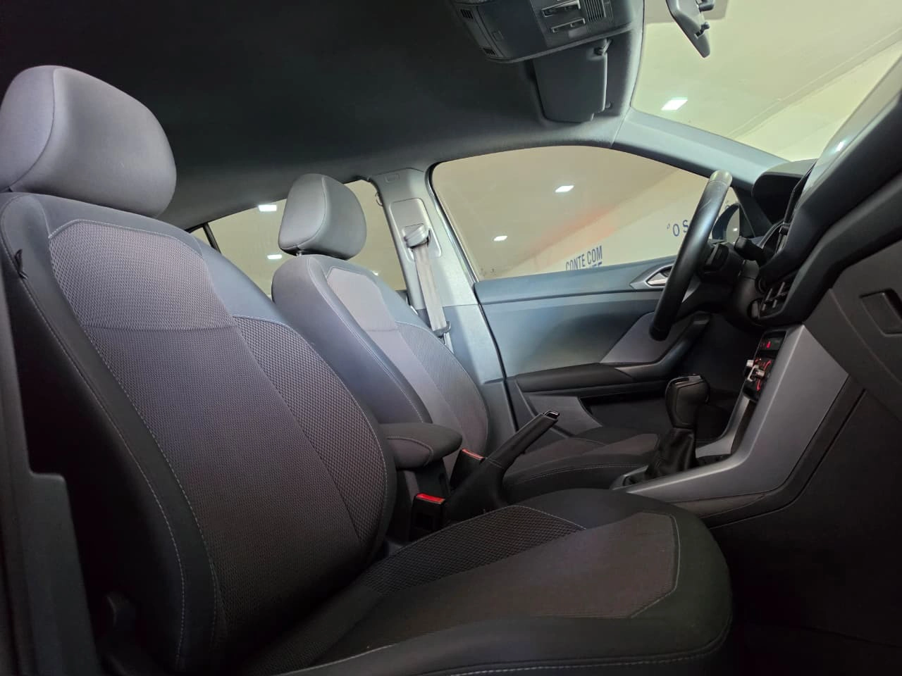 VOLKSWAGEN T-CROSS 6
