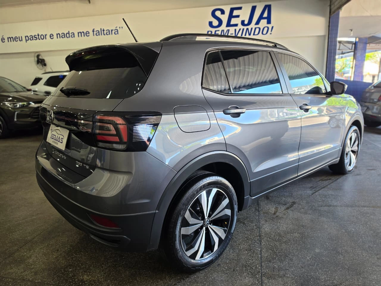 VOLKSWAGEN T-CROSS 13
