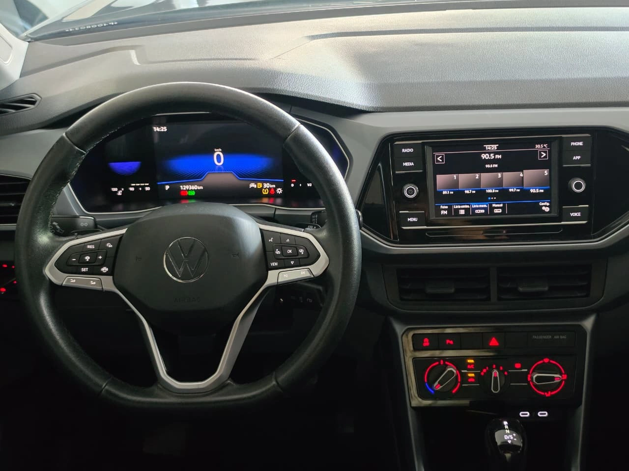 VOLKSWAGEN T-CROSS 9