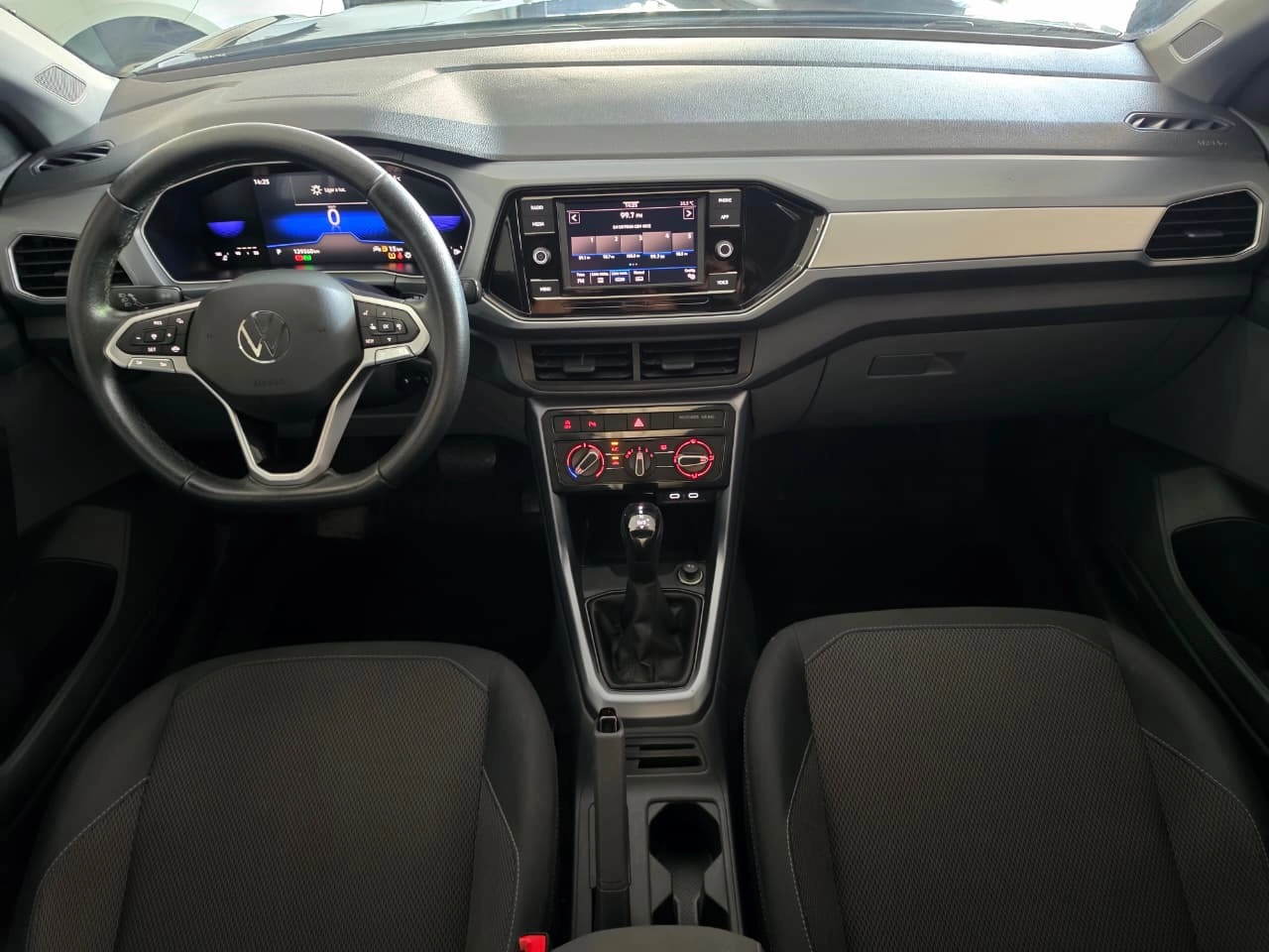 VOLKSWAGEN T-CROSS 8