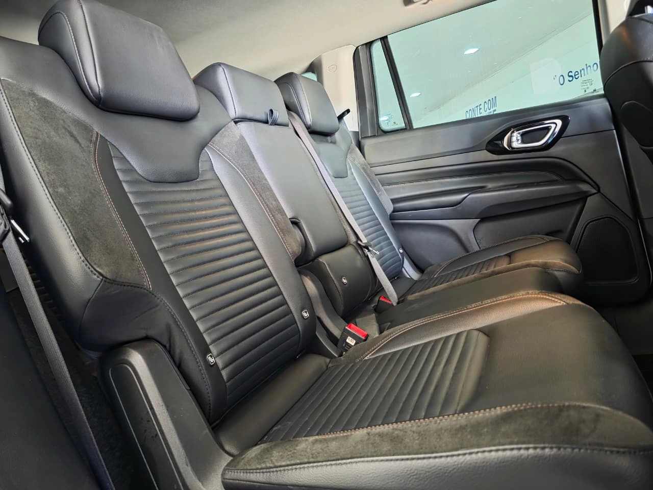 JEEP COMMANDER 8