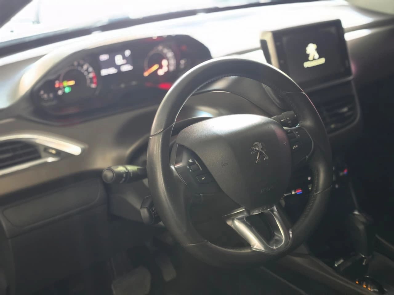 PEUGEOT 2008 5