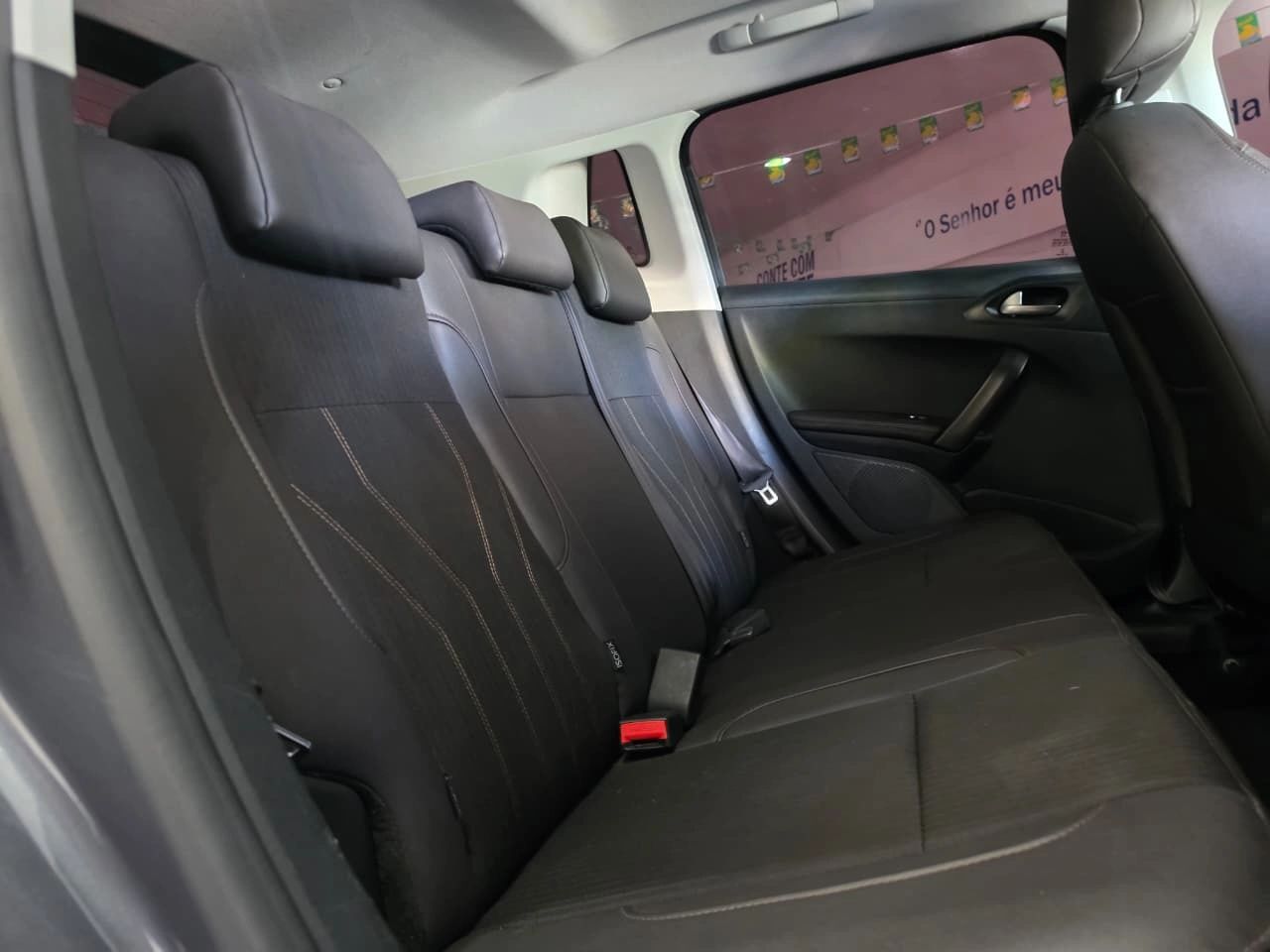 PEUGEOT 2008 8