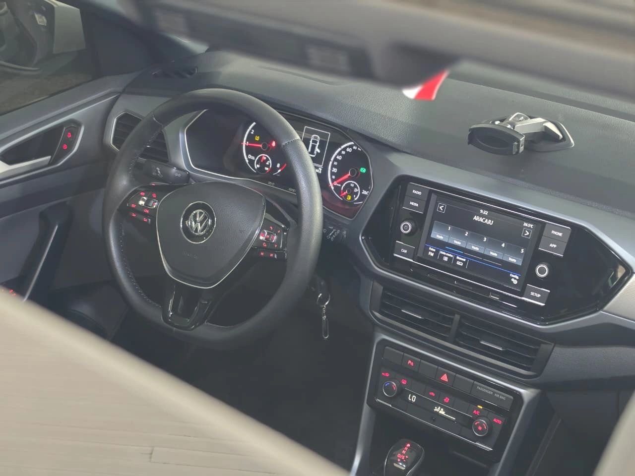 VOLKSWAGEN T-CROSS 8
