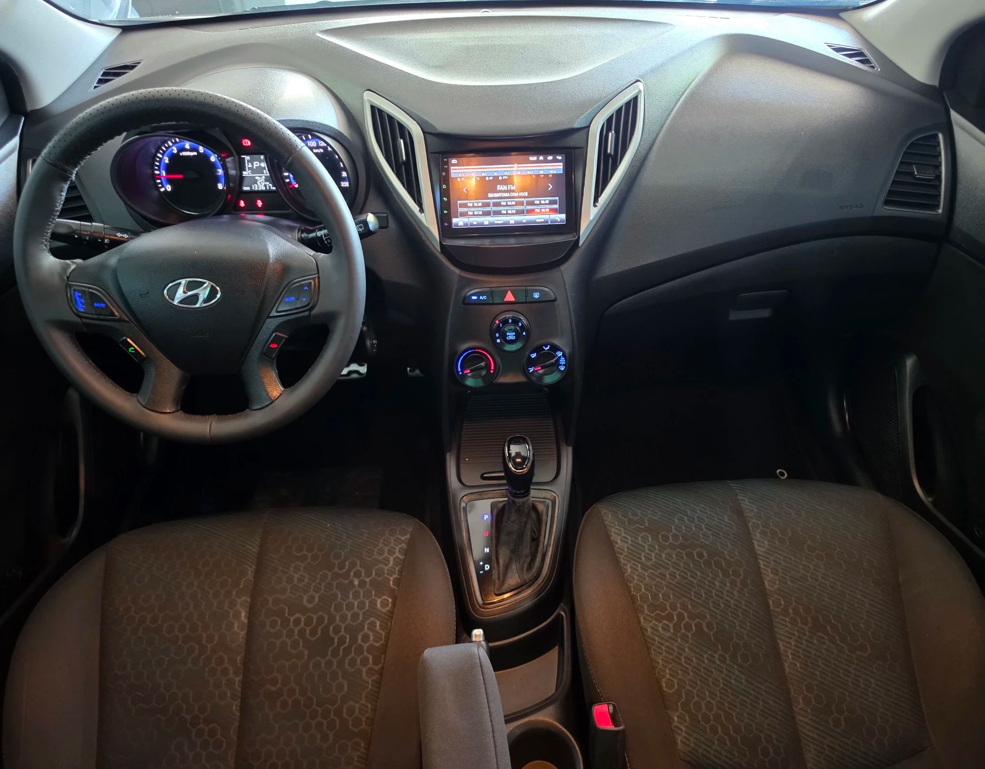 HYUNDAI HB20X 9