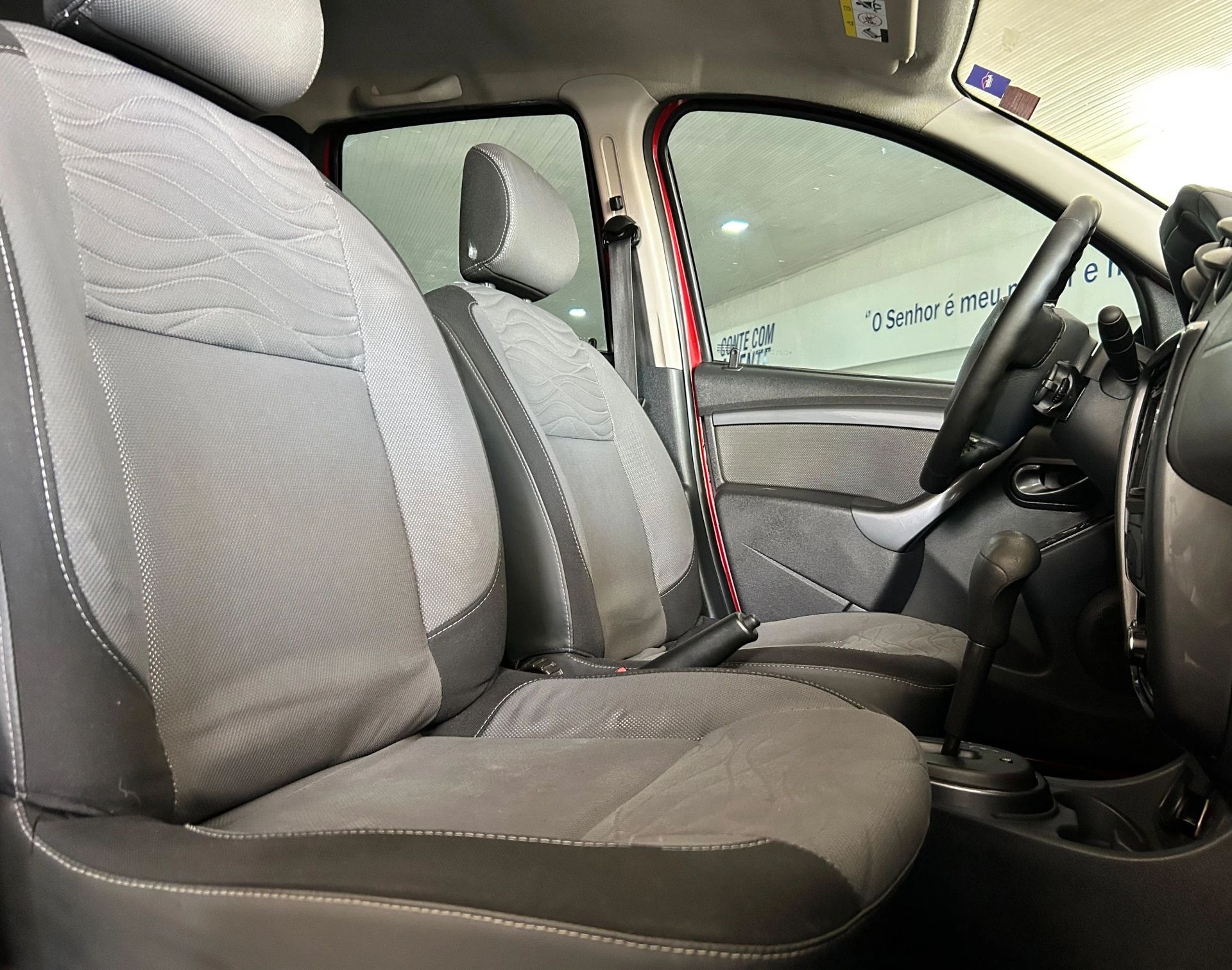 RENAULT DUSTER 8