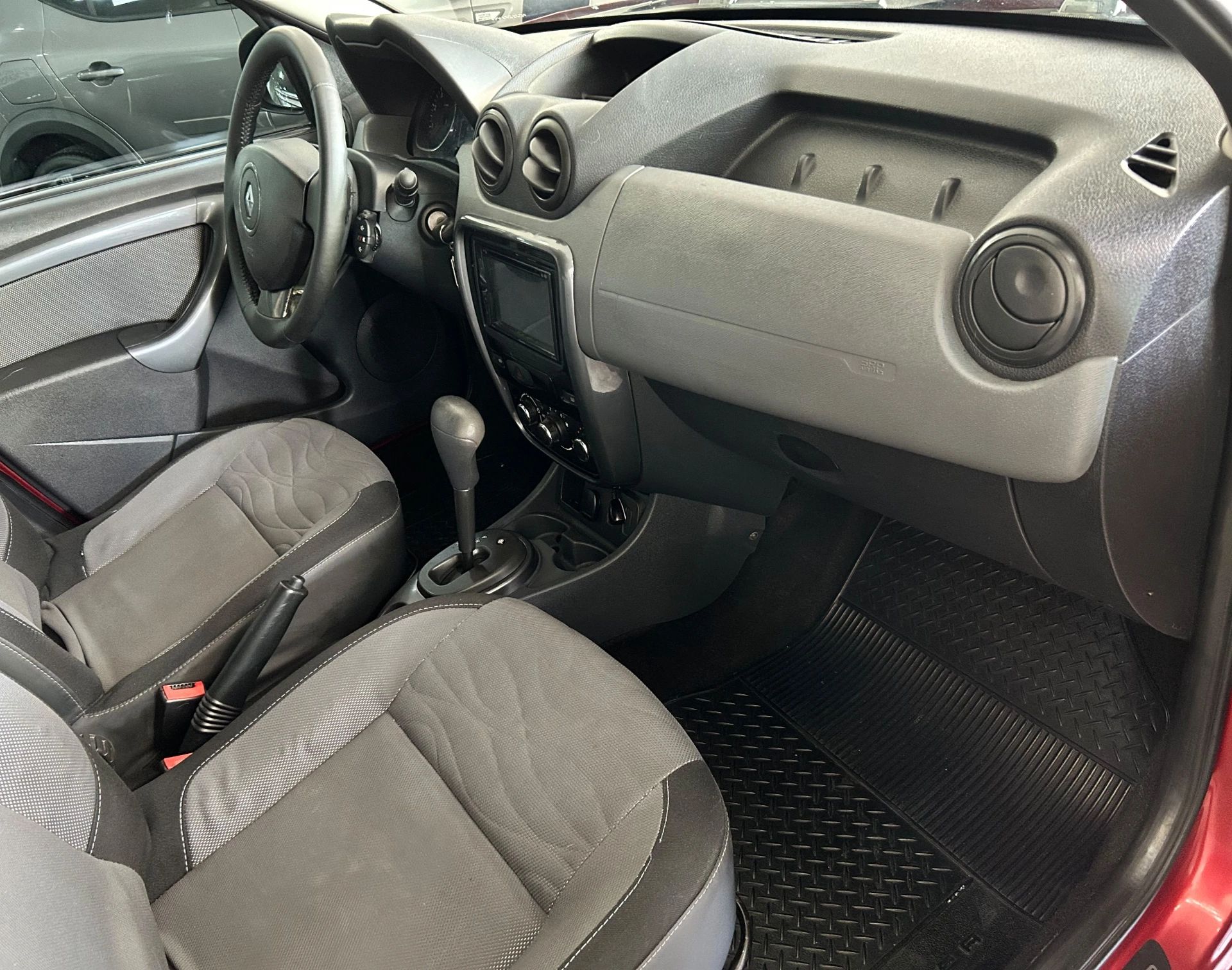 RENAULT DUSTER 6