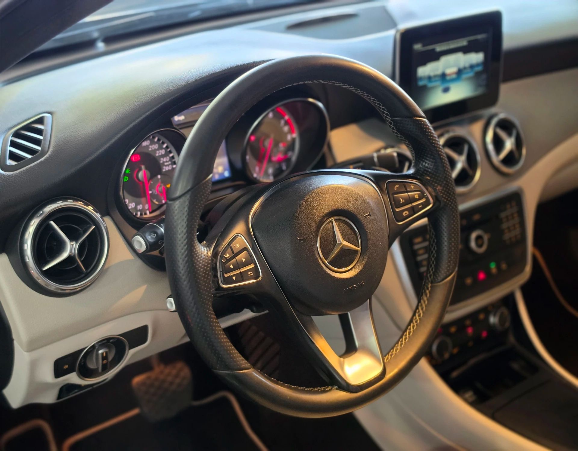MERCEDES-BENZ GLA 200 5