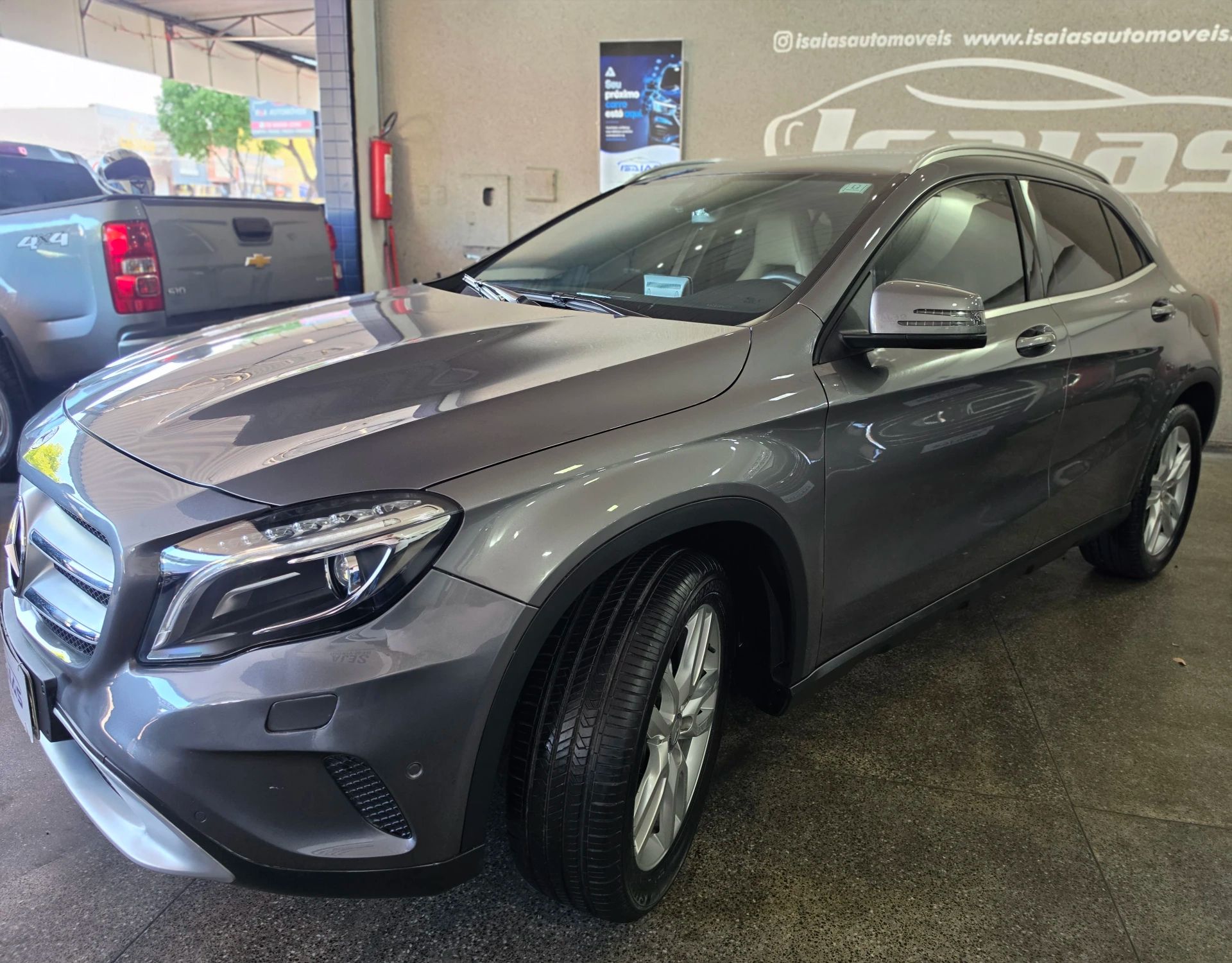 MERCEDES-BENZ GLA 200 4