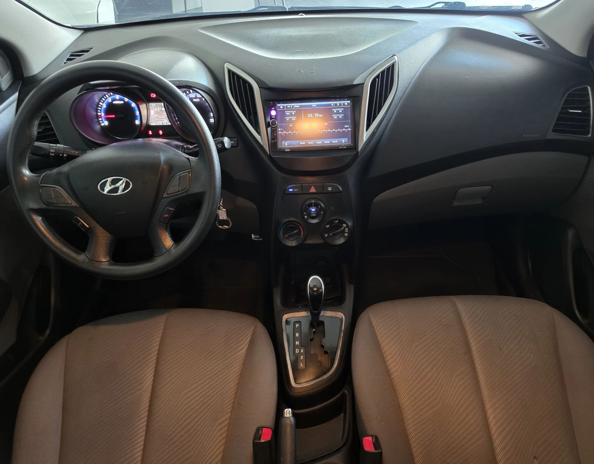 HYUNDAI HB20S 9