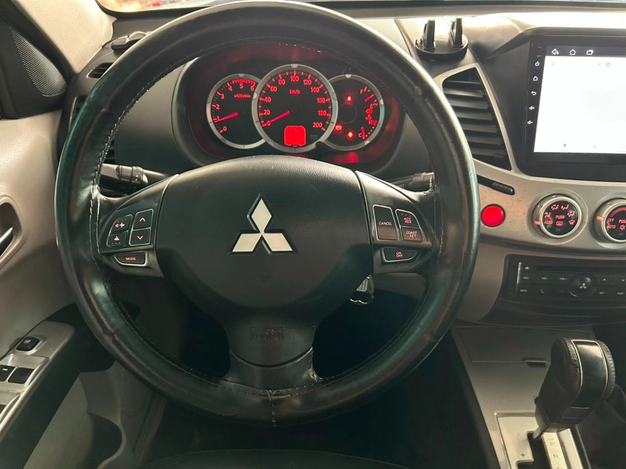MITSUBISHI L200 TRITON 11