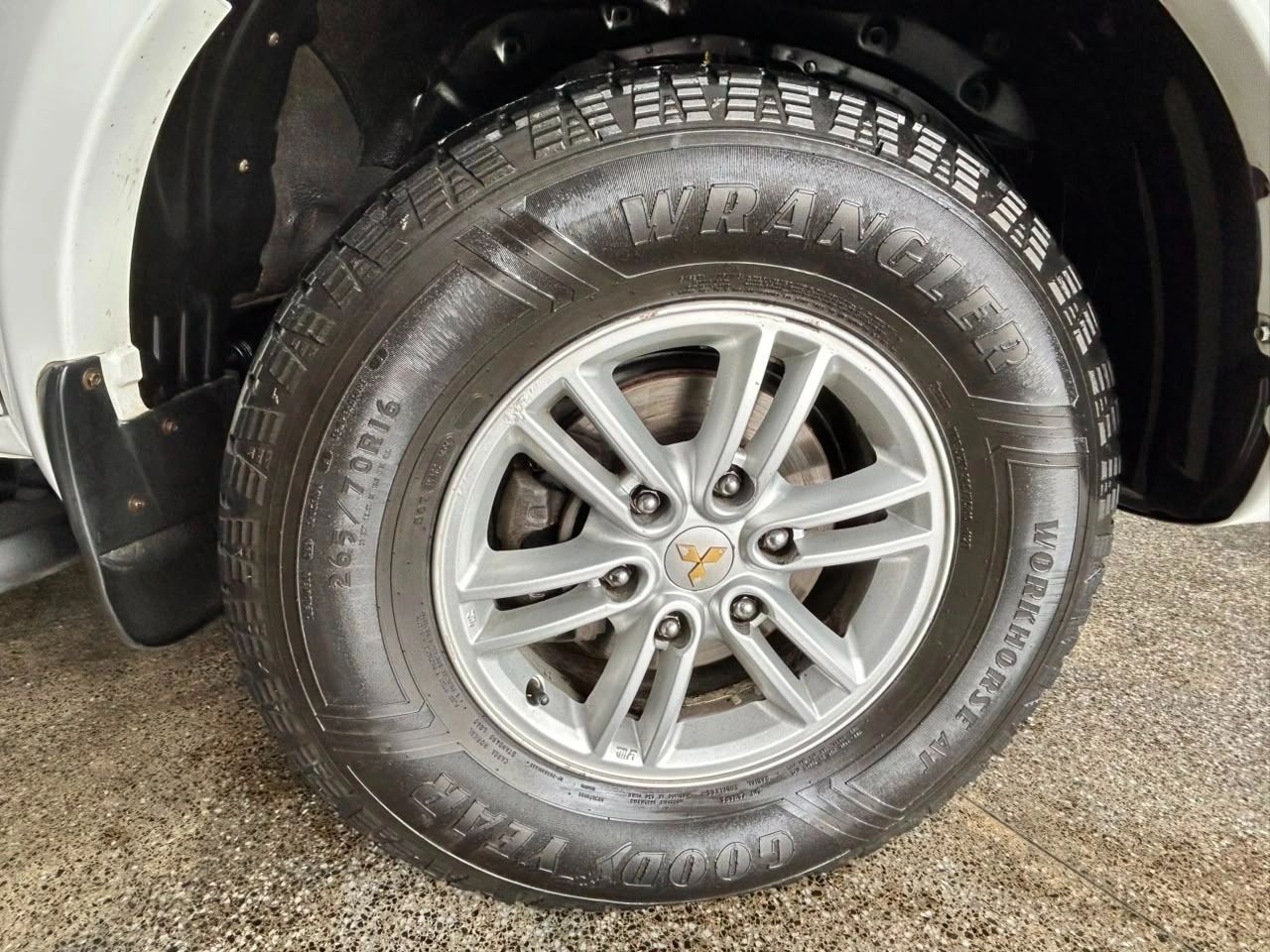 MITSUBISHI L200 TRITON 3