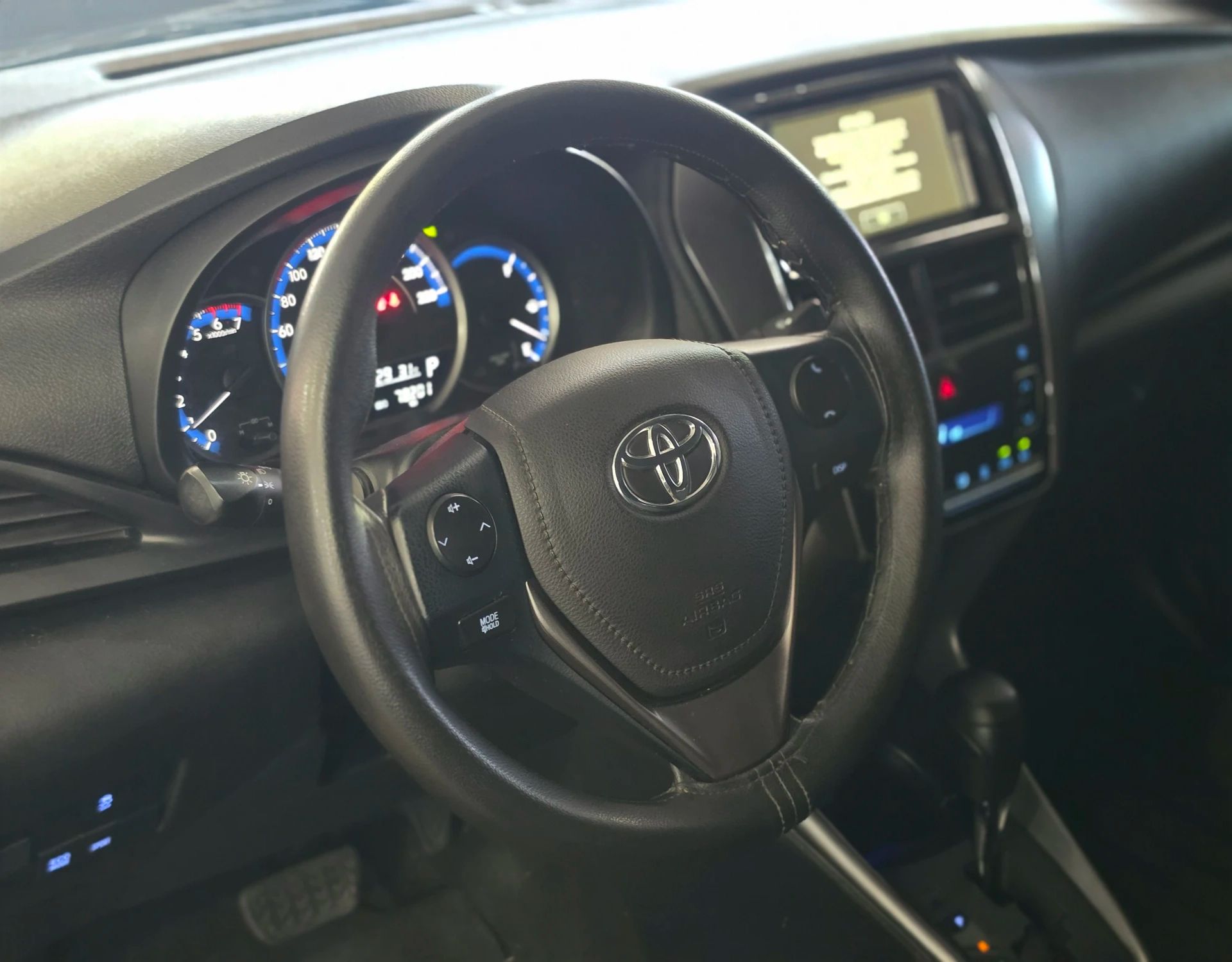 TOYOTA YARIS 5