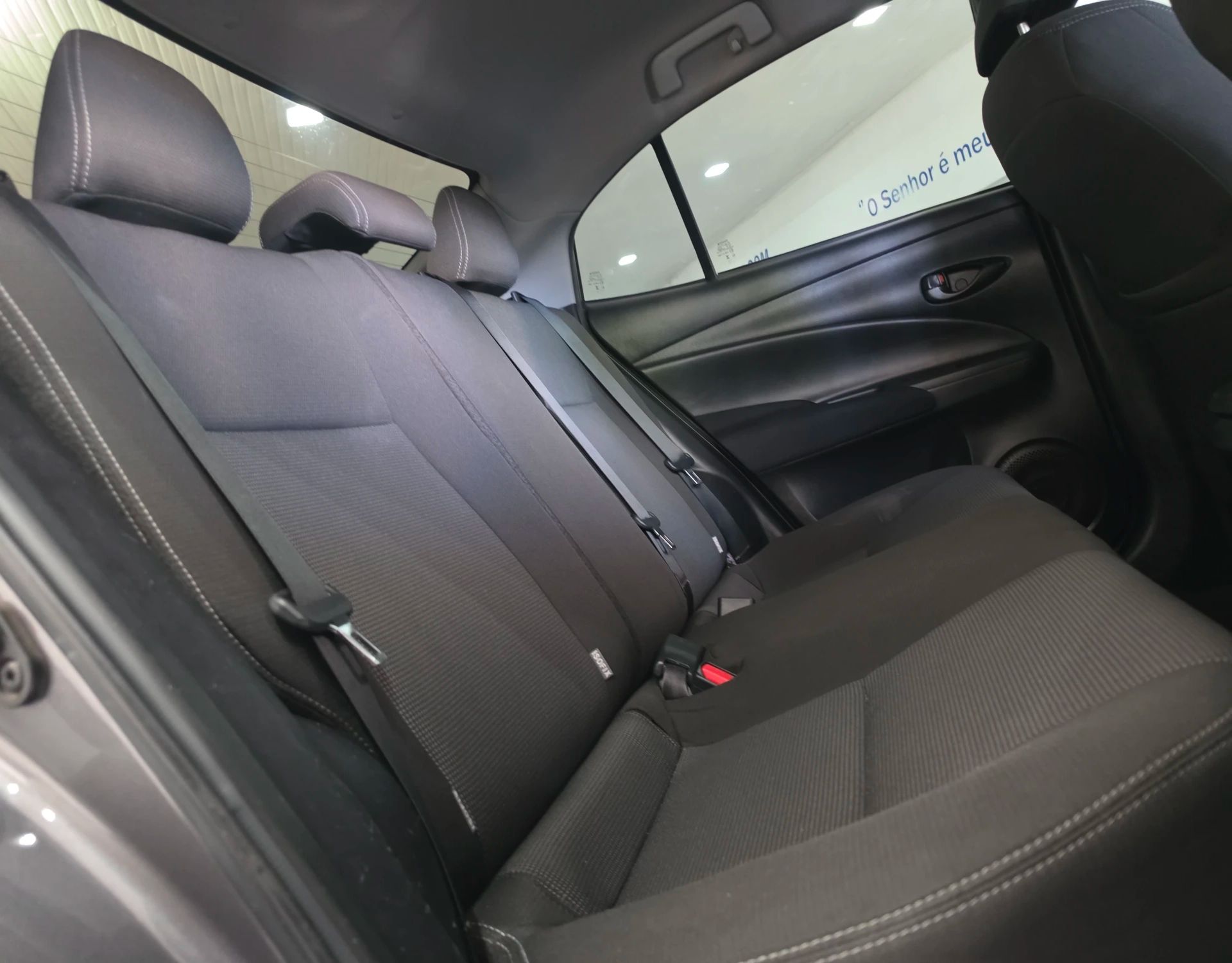 TOYOTA YARIS 8