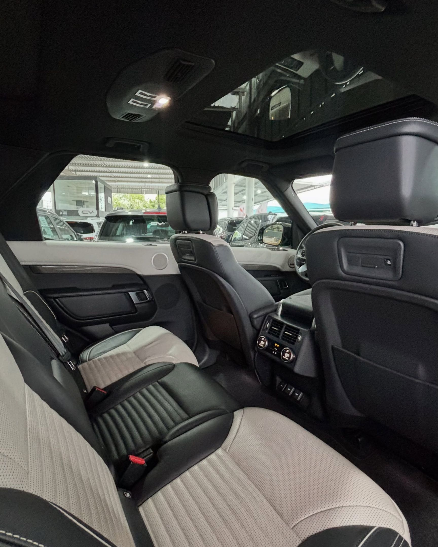 Land Rover Discovery 16