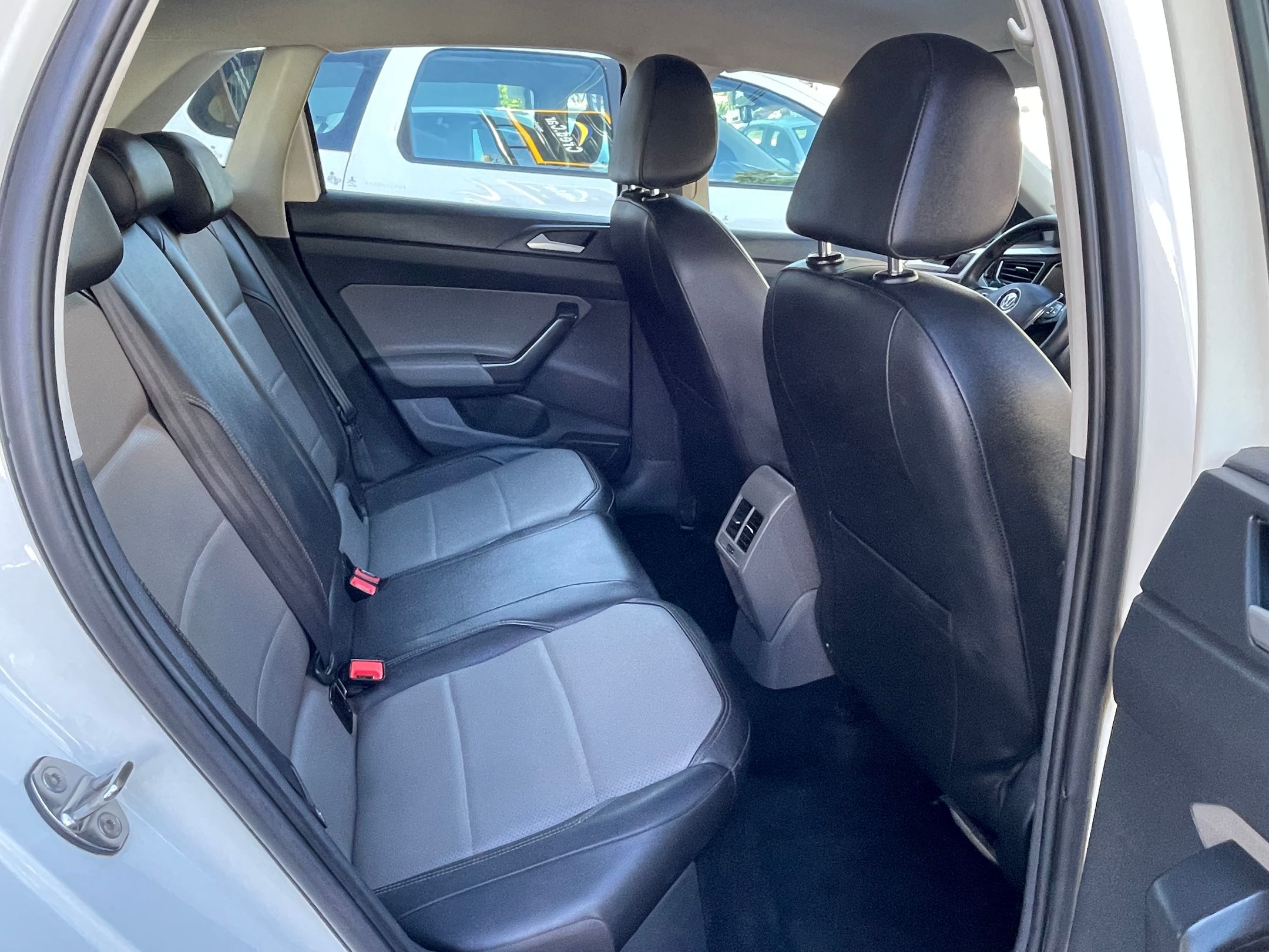 VOLKSWAGEN POLO 8